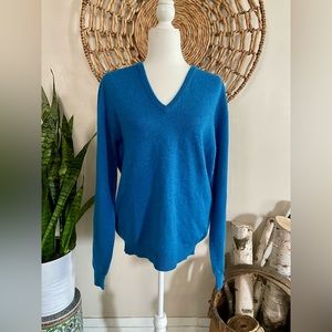 VTG Pringle 100% Lambswool Beautiful Blue V-Neck Sweater Vintage 60’s 70’s